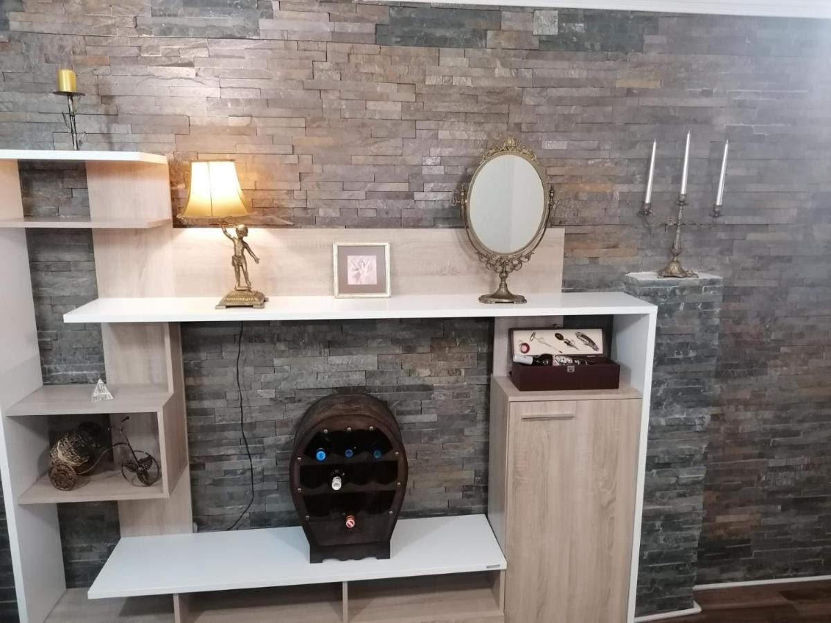 Apartman Dionis Sm Sremska Mitrovica Exterior foto