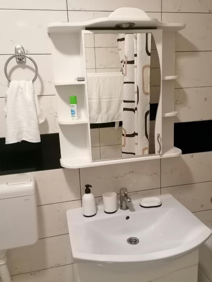 Apartman Dionis Sm Sremska Mitrovica Exterior foto